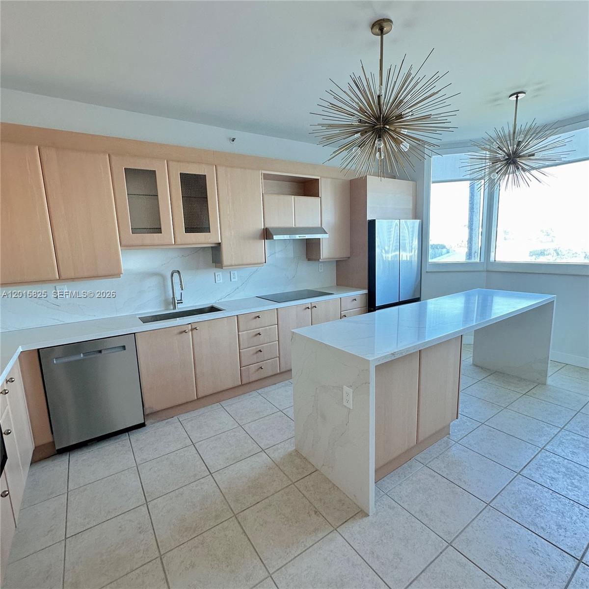 300 S Pointe Dr # 704