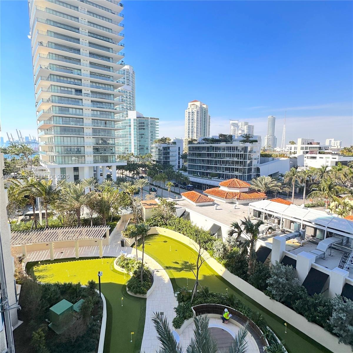 300 S Pointe Dr # 704