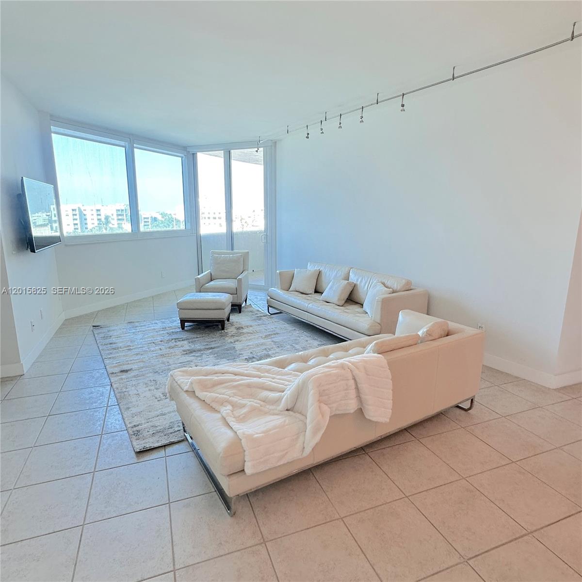 300 S Pointe Dr # 704