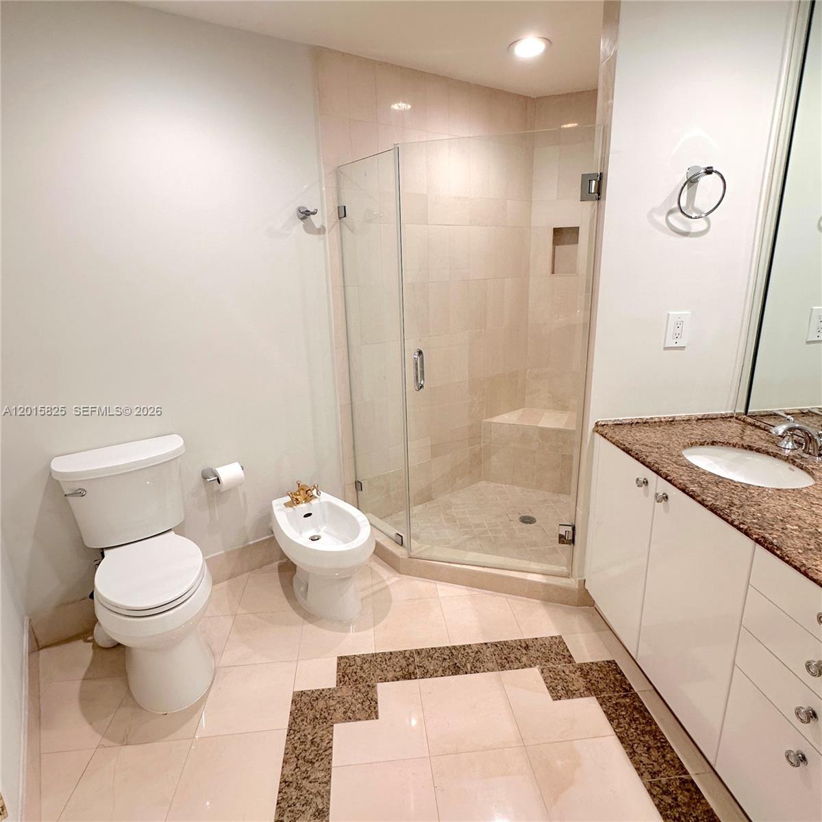 300 S Pointe Dr # 704