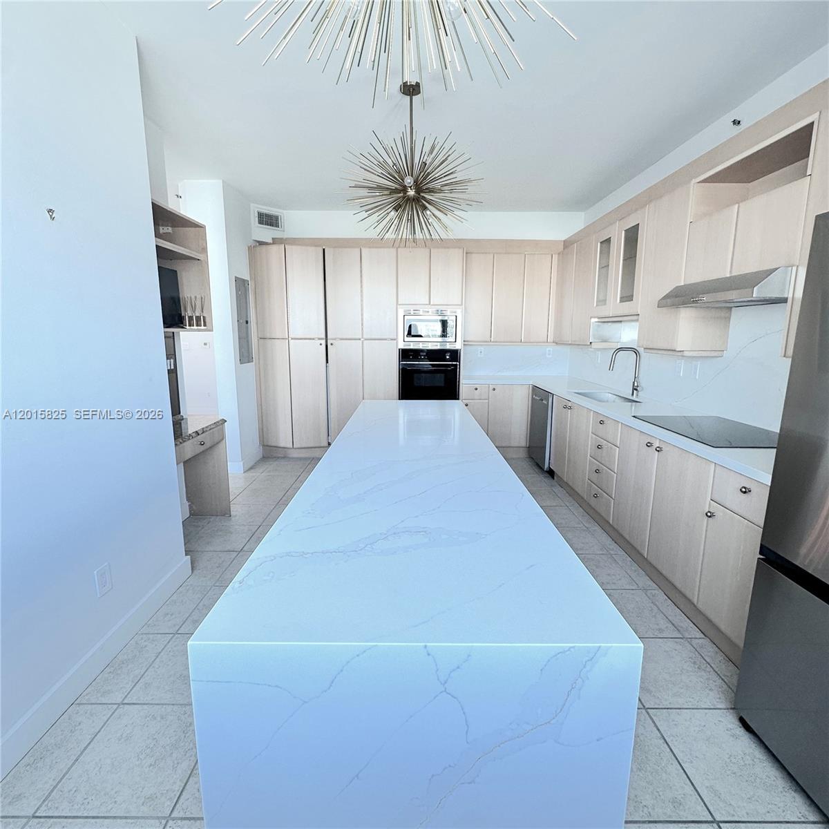 300 S Pointe Dr # 704