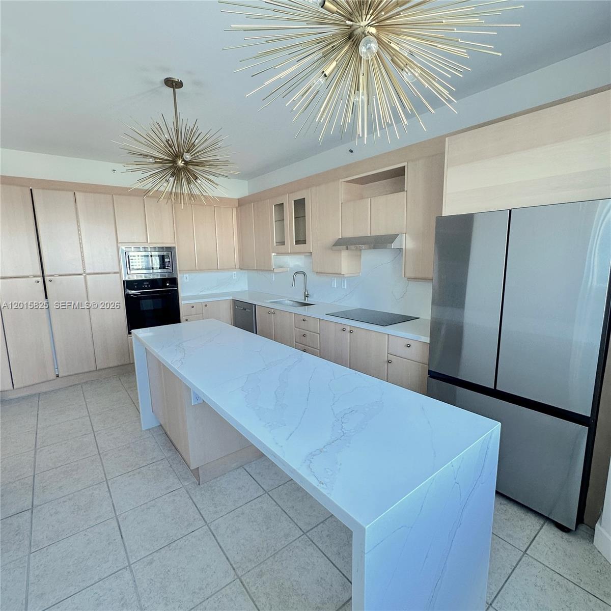 300 S Pointe Dr # 704