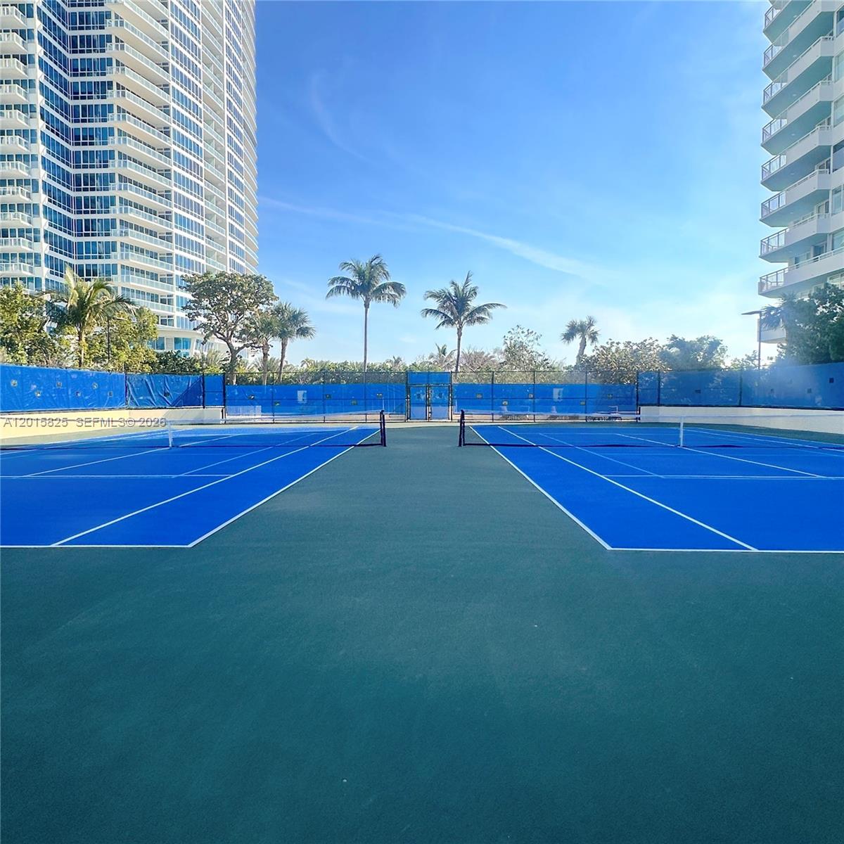 300 S Pointe Dr # 704