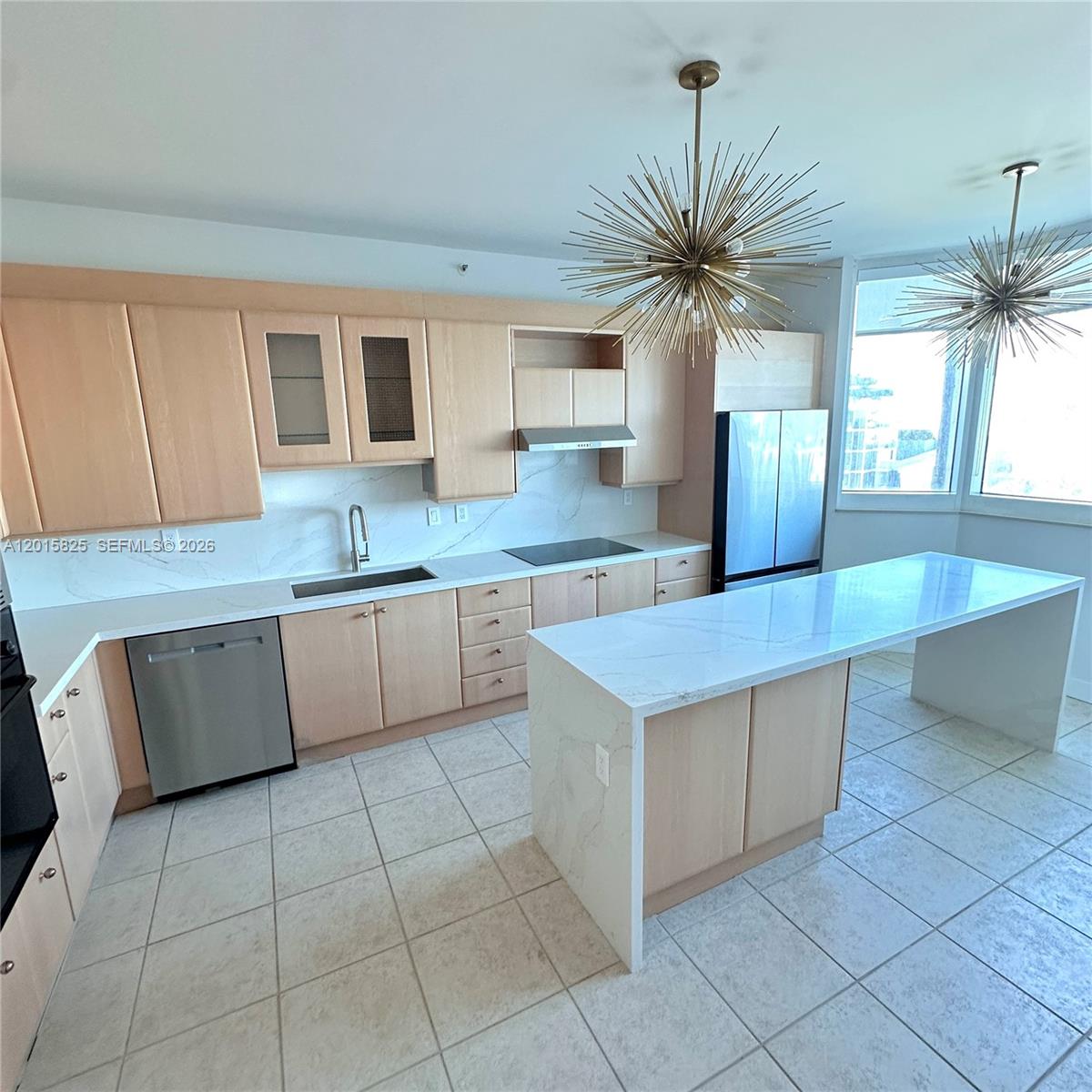 300 S Pointe Dr # 704