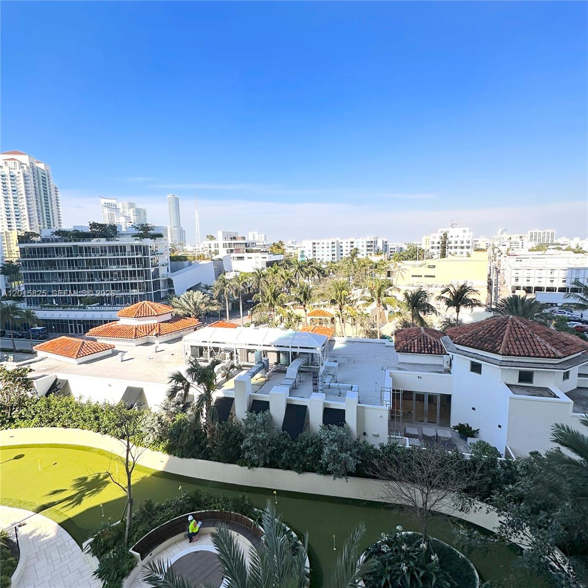 300 S Pointe Dr # 704