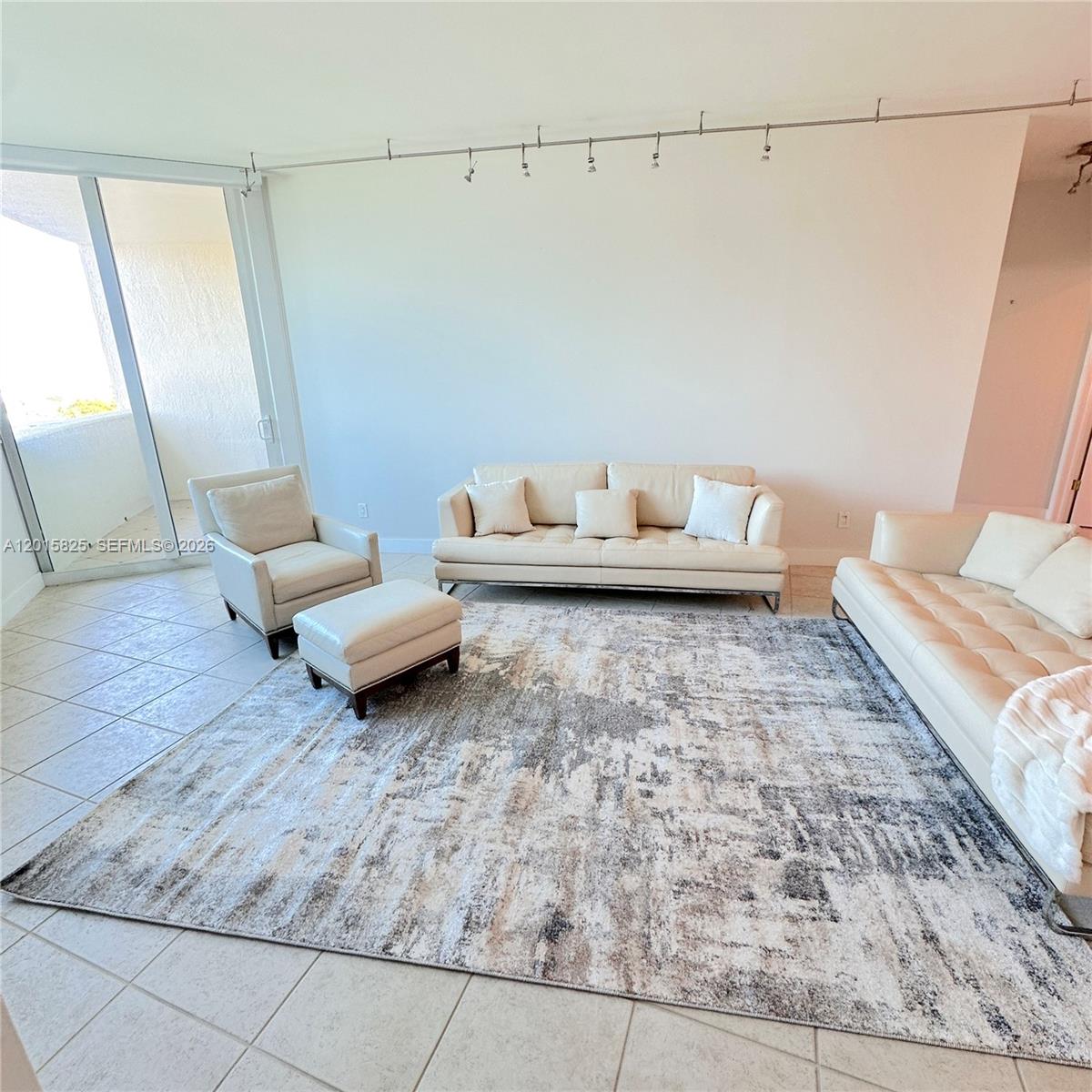 300 S Pointe Dr # 704