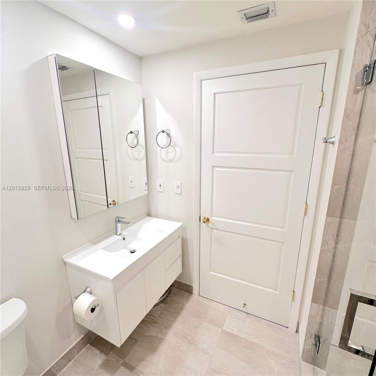 300 S Pointe Dr # 704