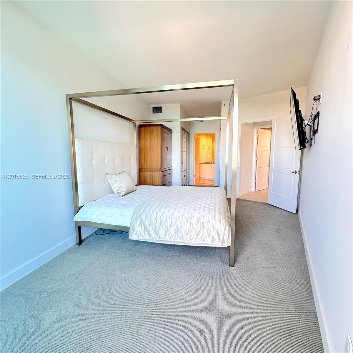 300 S Pointe Dr # 704