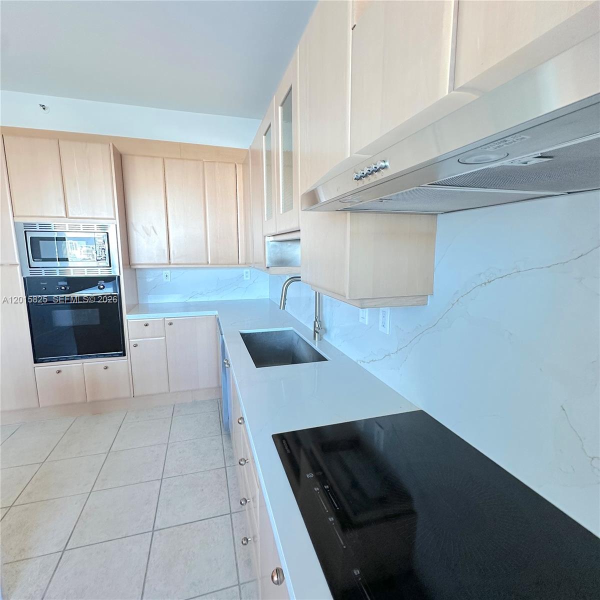 300 S Pointe Dr # 704