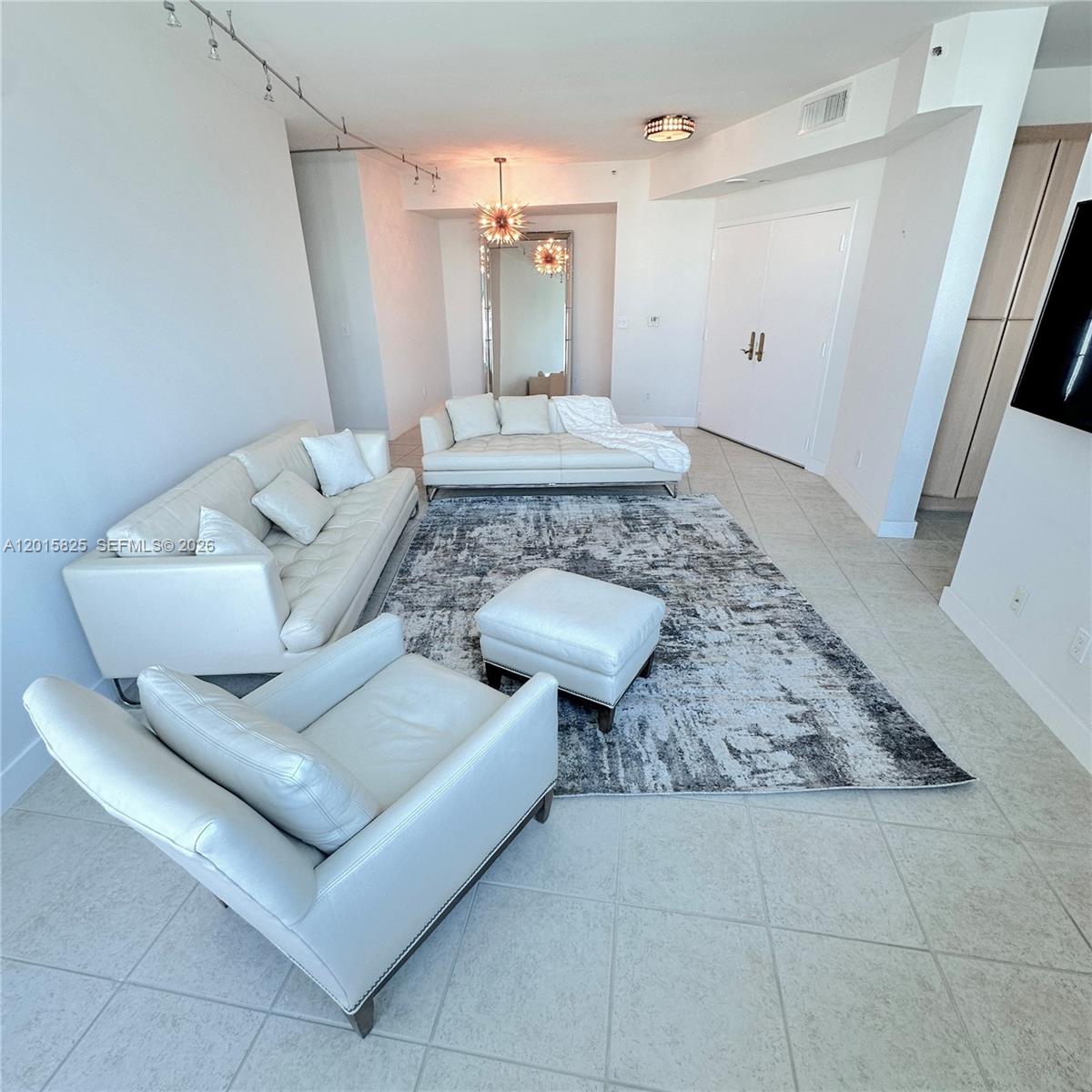 300 S Pointe Dr # 704