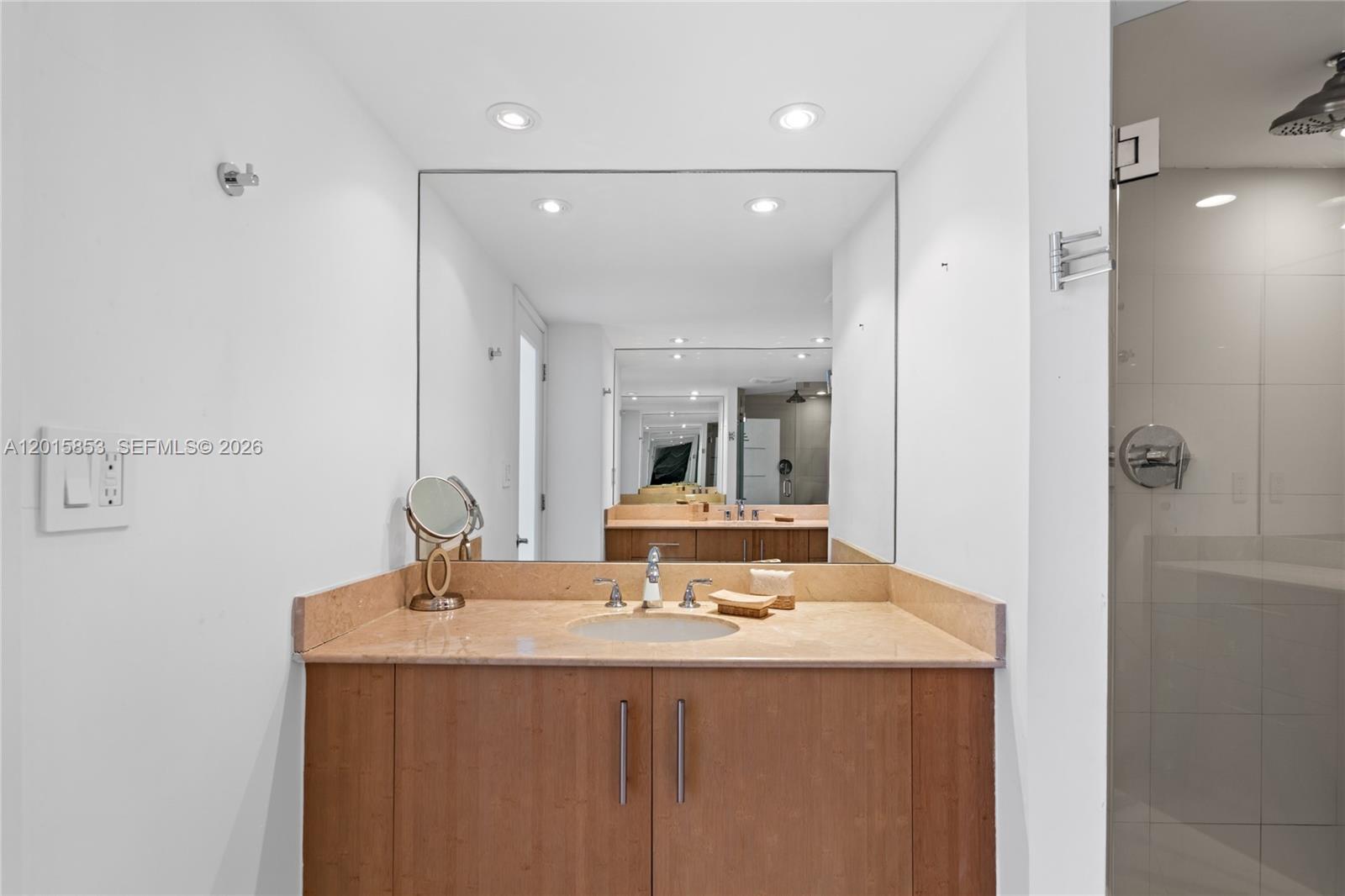 10275 Collins Ave # 509