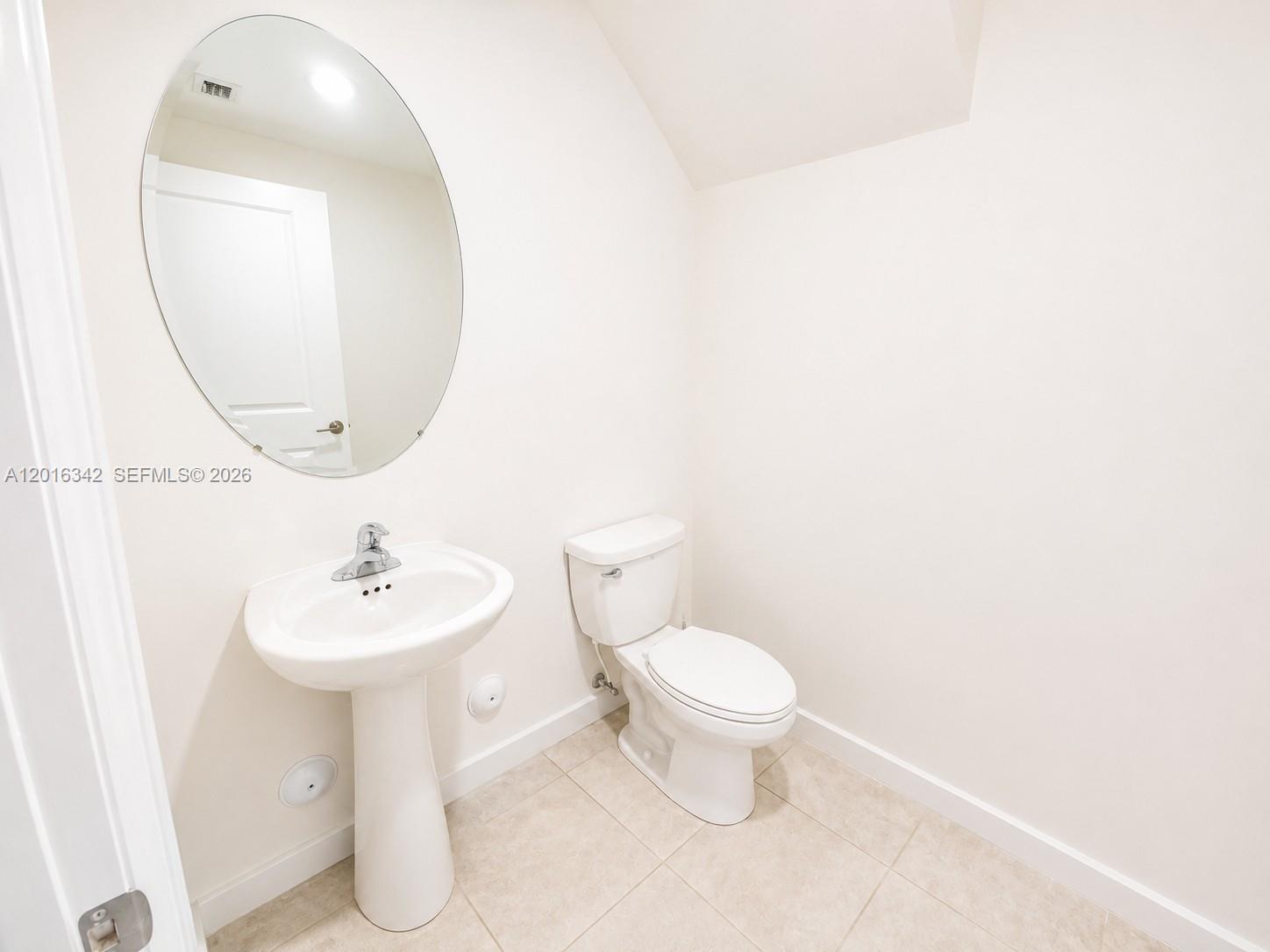 1050 SE 26th Ter Unit: .