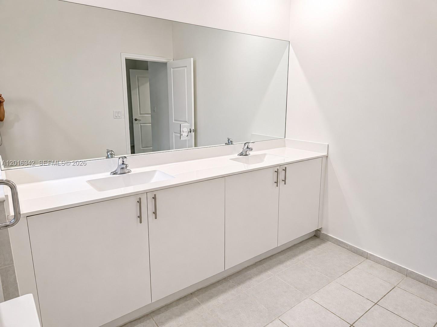 1050 SE 26th Ter Unit: .