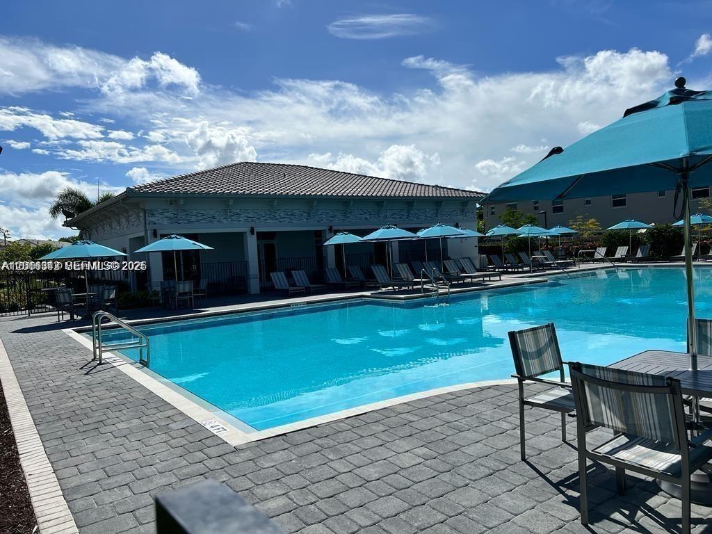 1050 SE 26th Ter Unit: .