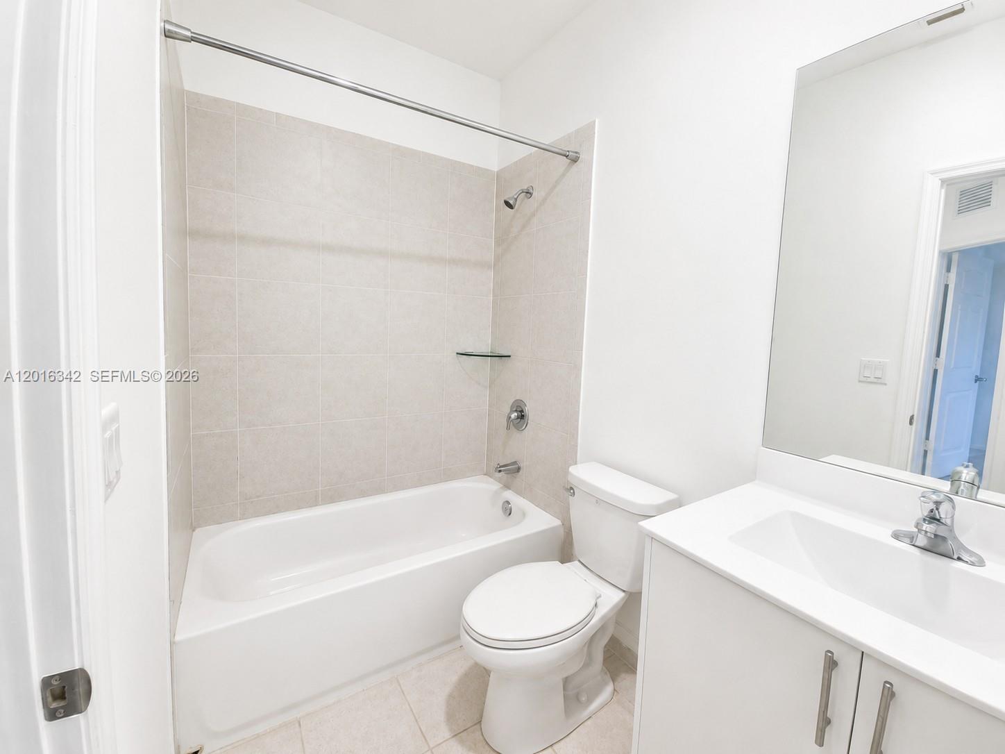 1050 SE 26th Ter Unit: .