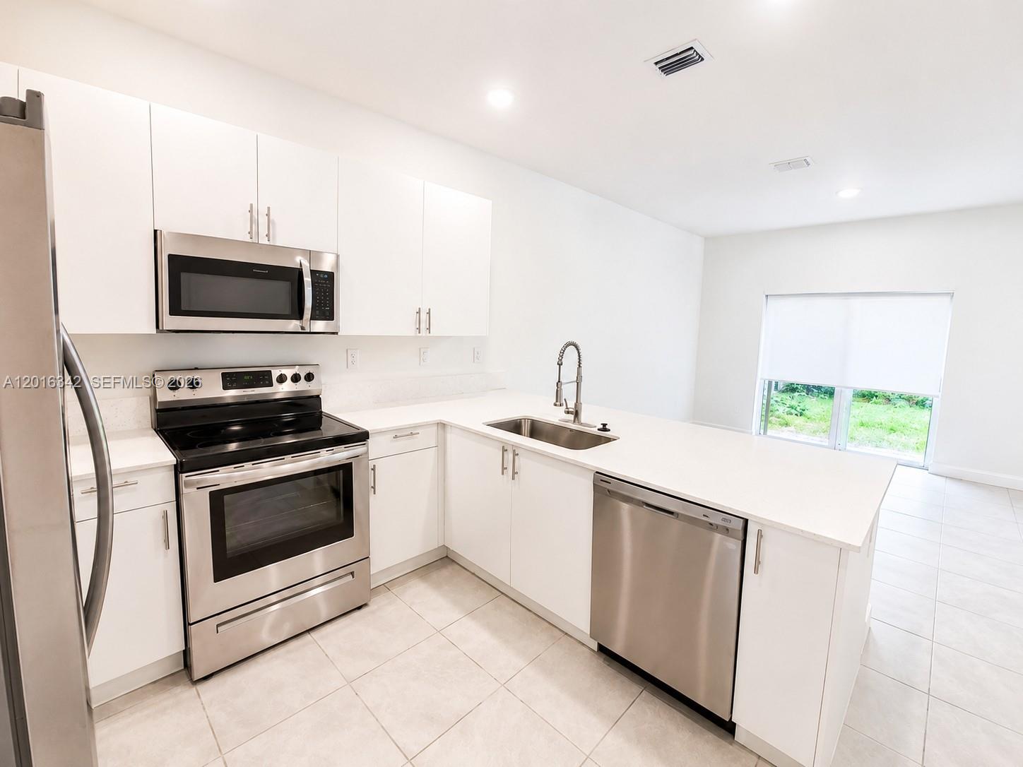 1050 SE 26th Ter Unit: .