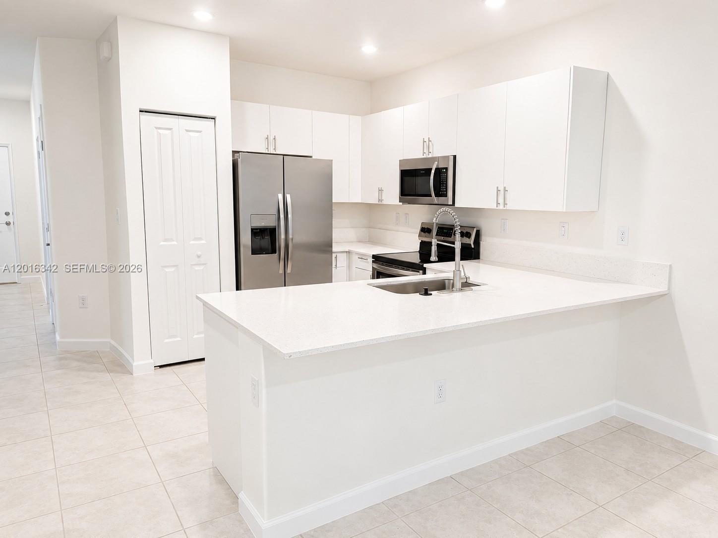 1050 SE 26th Ter Unit: .