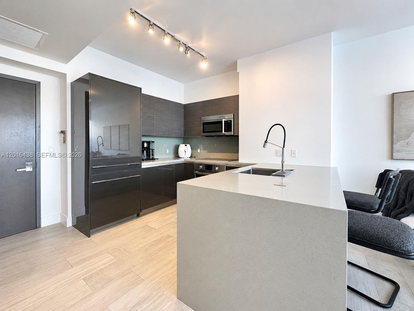 1080 Brickell Ave # 1705