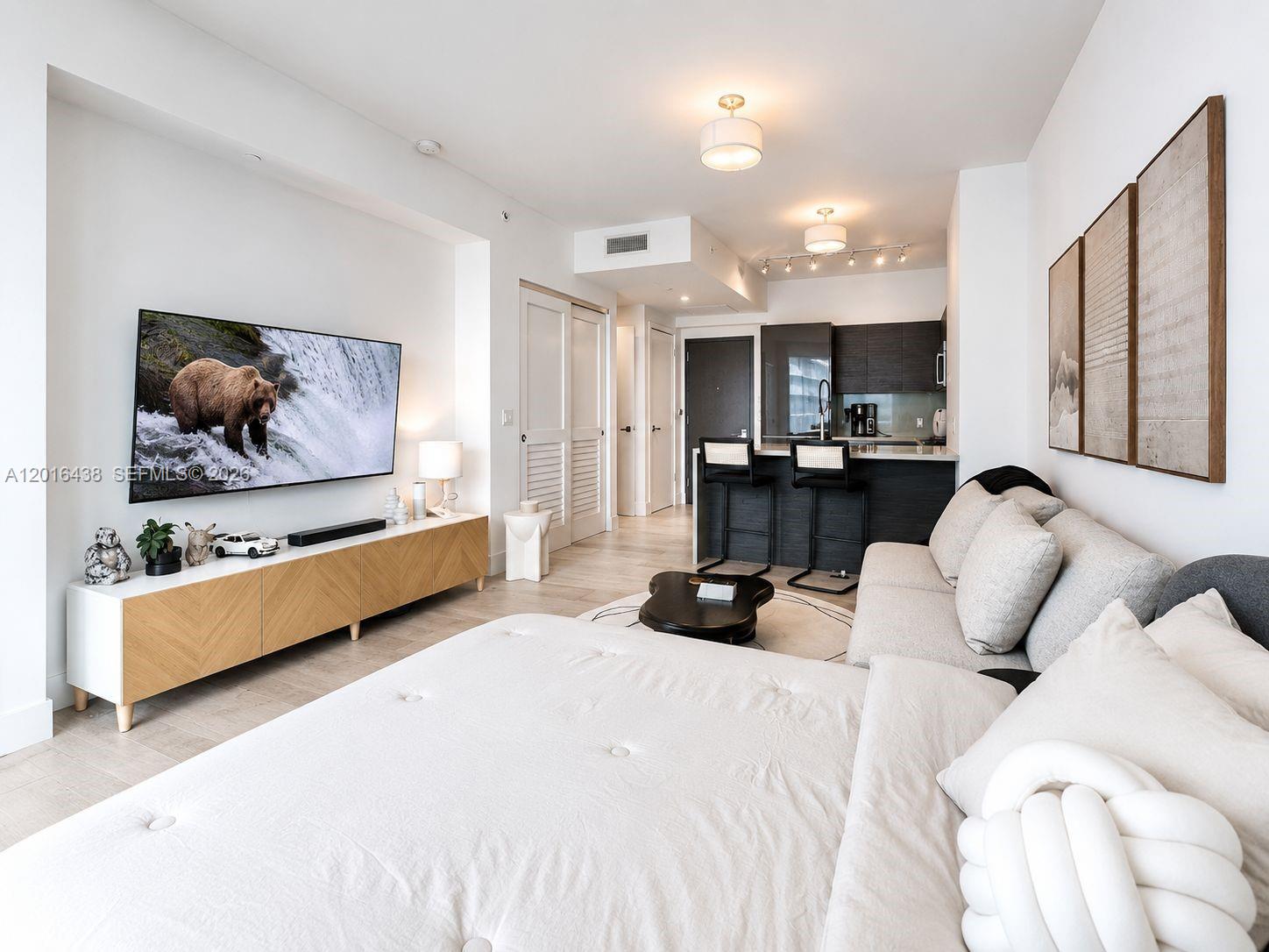 1080 Brickell Ave # 1705
