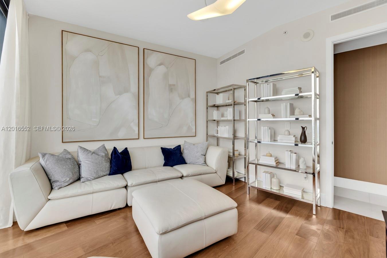 18555 Collins Ave # 4605