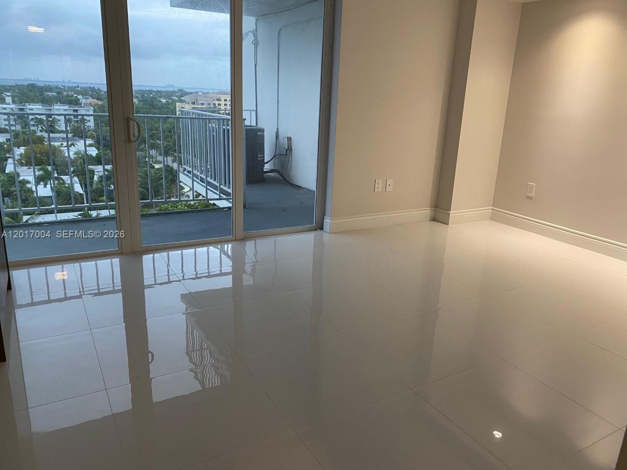 881 Ocean Dr # 10E