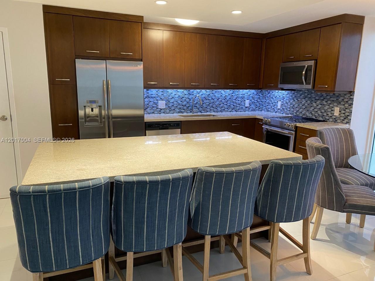 881 Ocean Dr # 10E