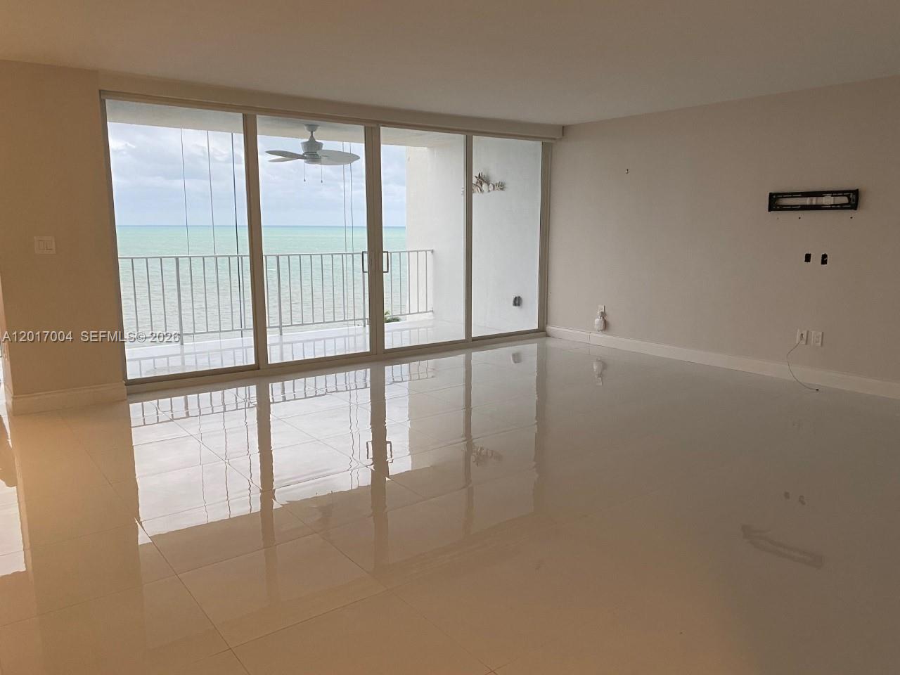 881 Ocean Dr # 10E