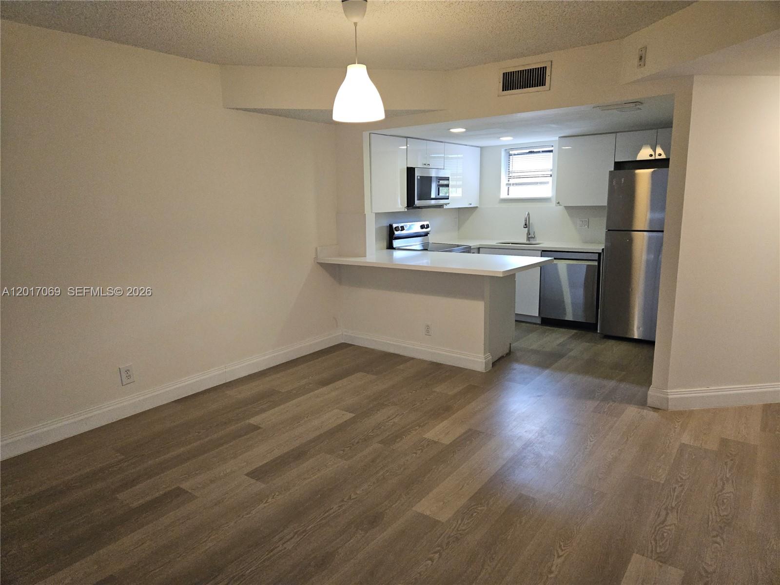 8290 Lake Dr # 308