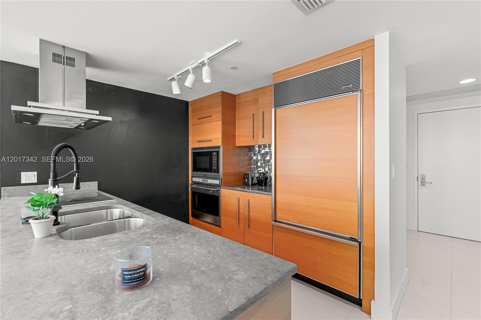 495 Brickell Ave # 1704