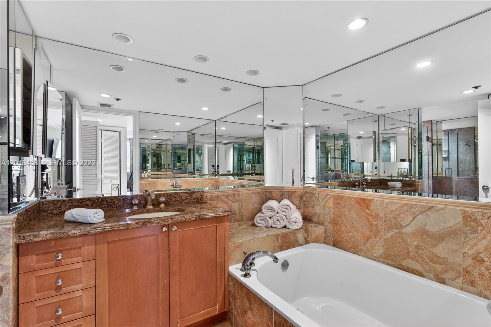 1717 N Bayshore Dr # 3032 Unit: A-3032