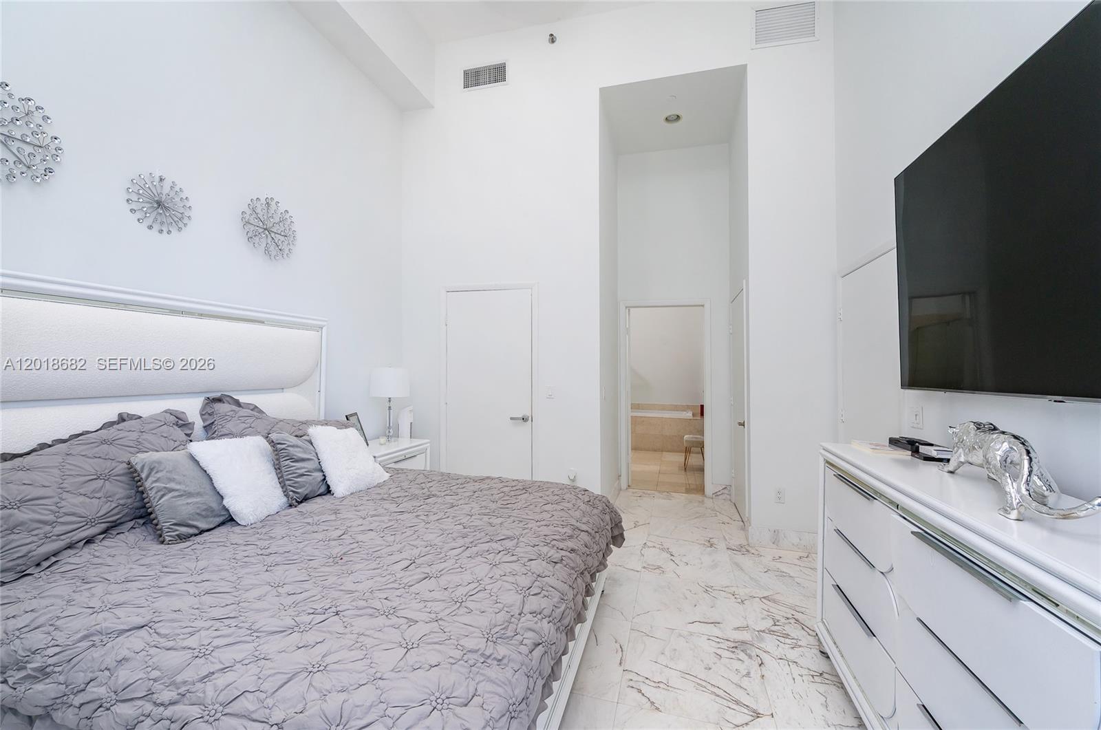 475 Brickell Ave # 2209