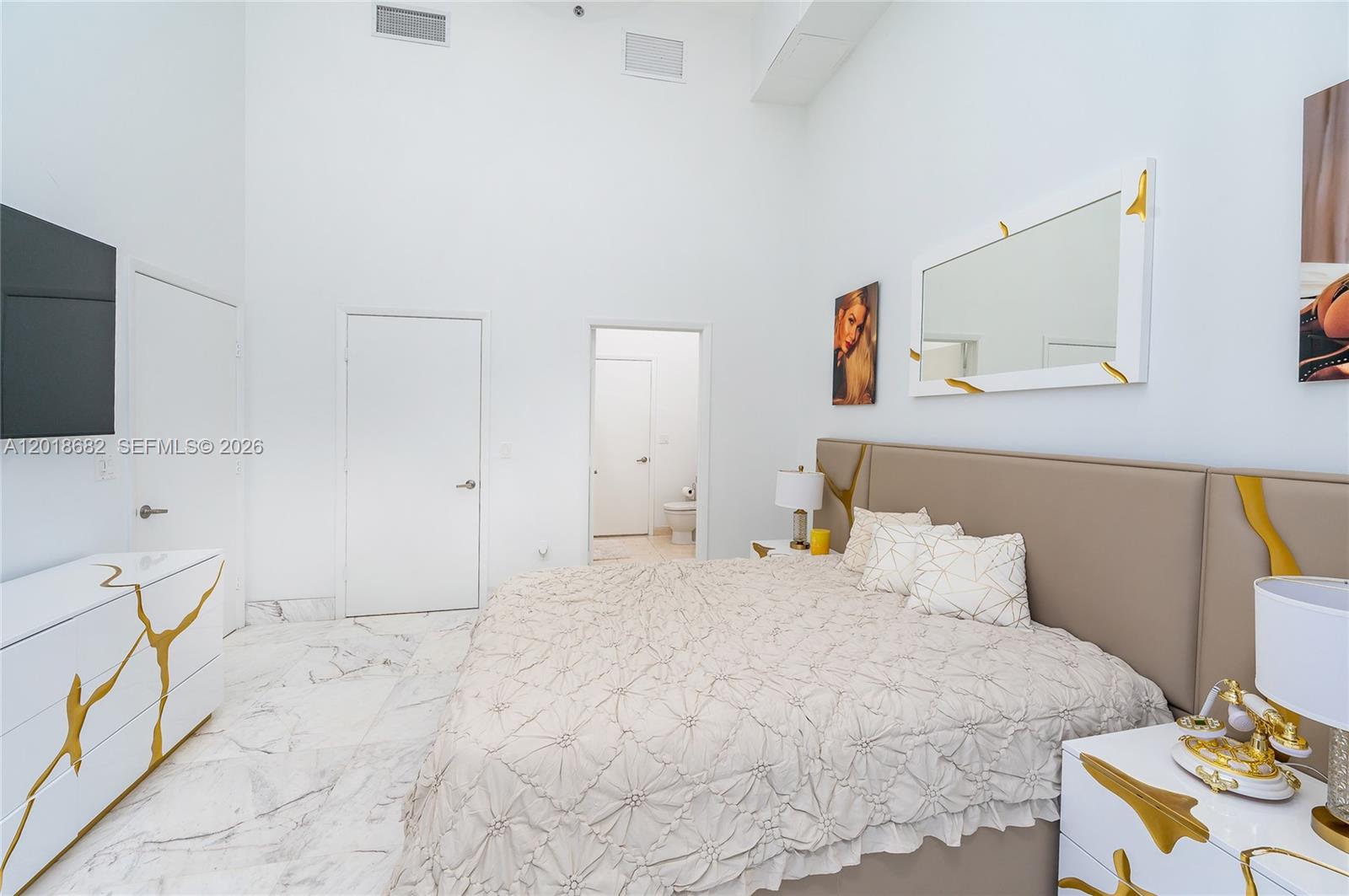 475 Brickell Ave # 2209