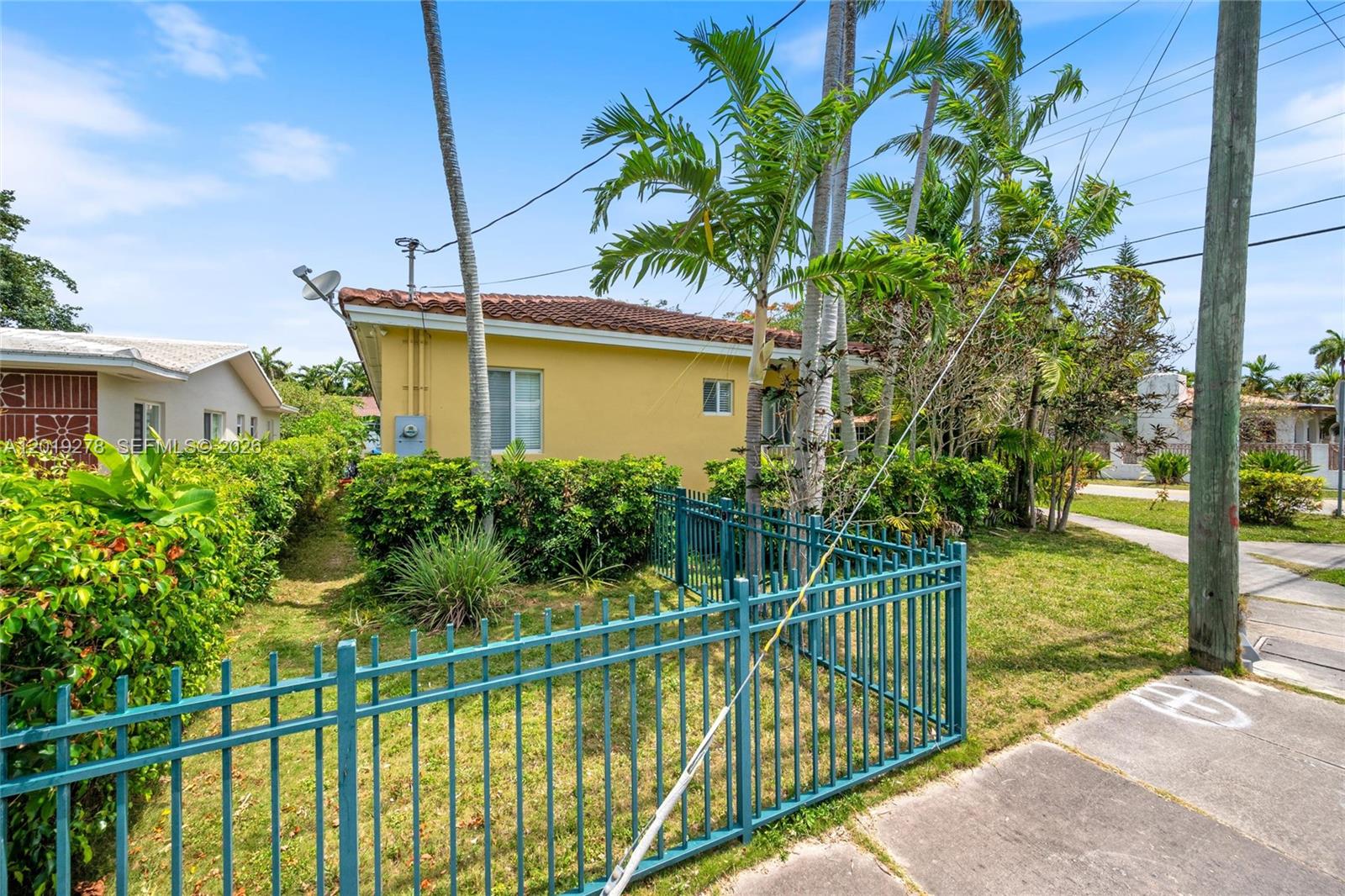 2542 SW 25th Ave