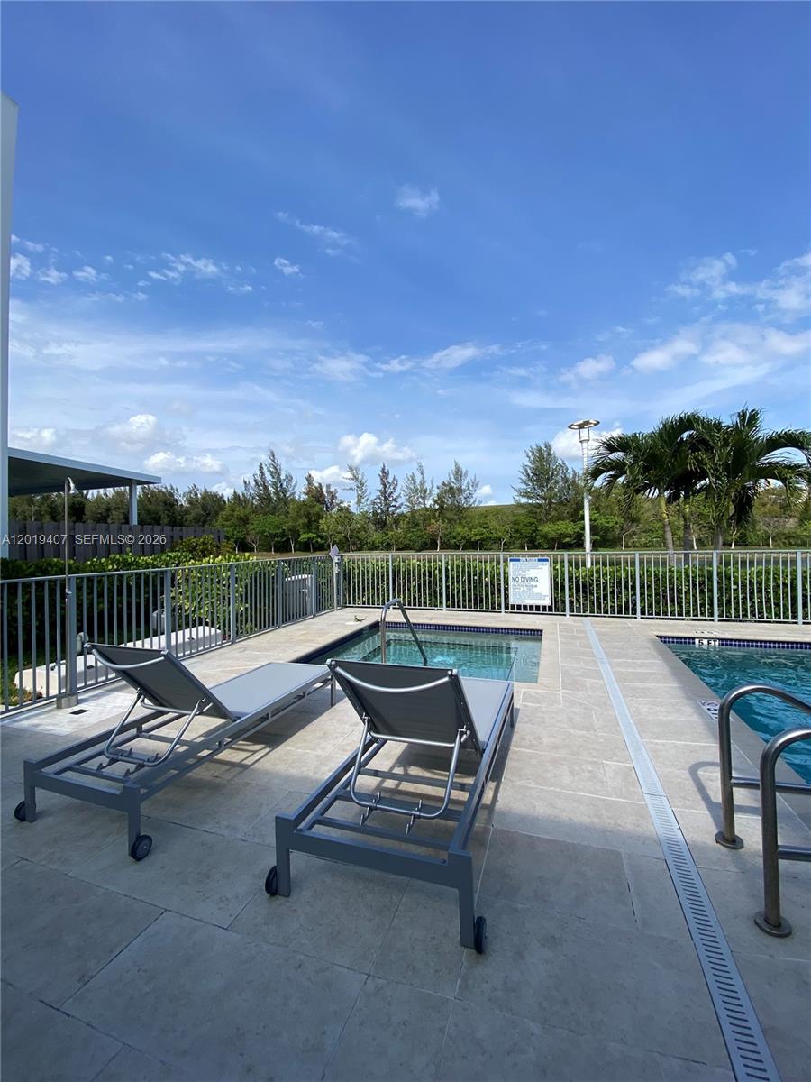 10241 NW 71st Ter