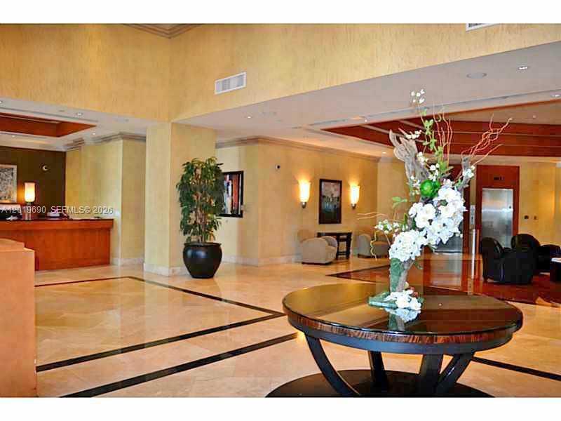 7900 Harbor Island Dr # 1010