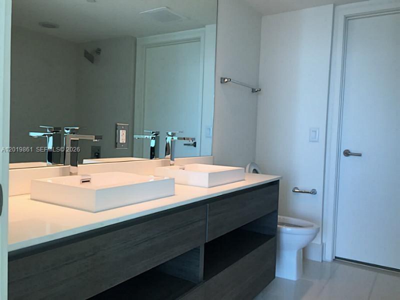 1100 S MIAMI AV Unit: 3302