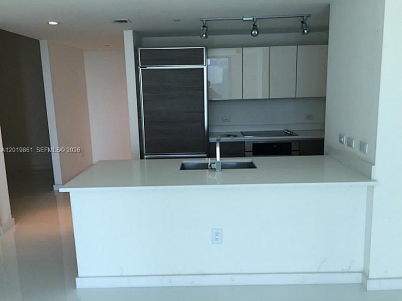 1100 S MIAMI AV Unit: 3302