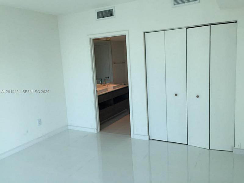 1100 S MIAMI AV Unit: 3302