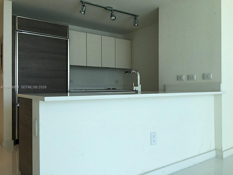1100 S MIAMI AV Unit: 3302
