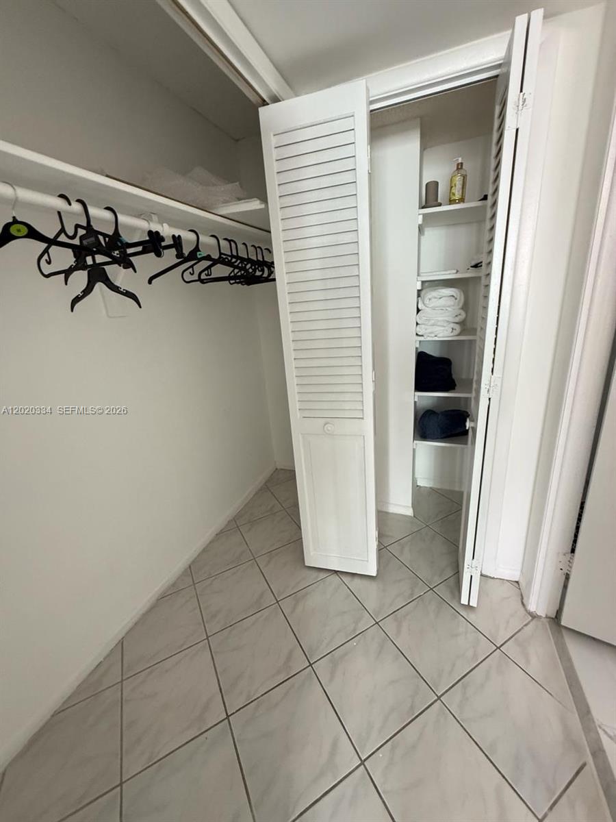 6039 Collins Ave # 1236