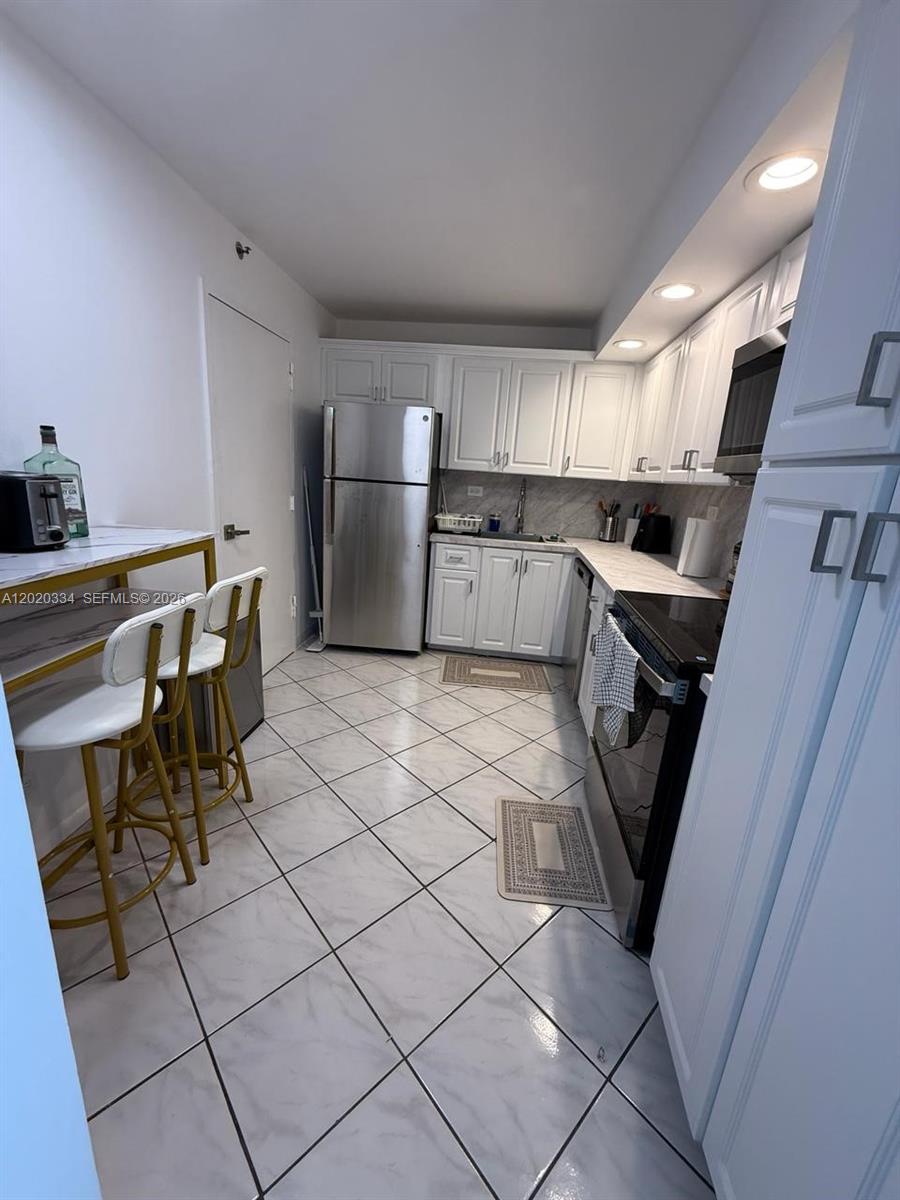 6039 Collins Ave # 1236