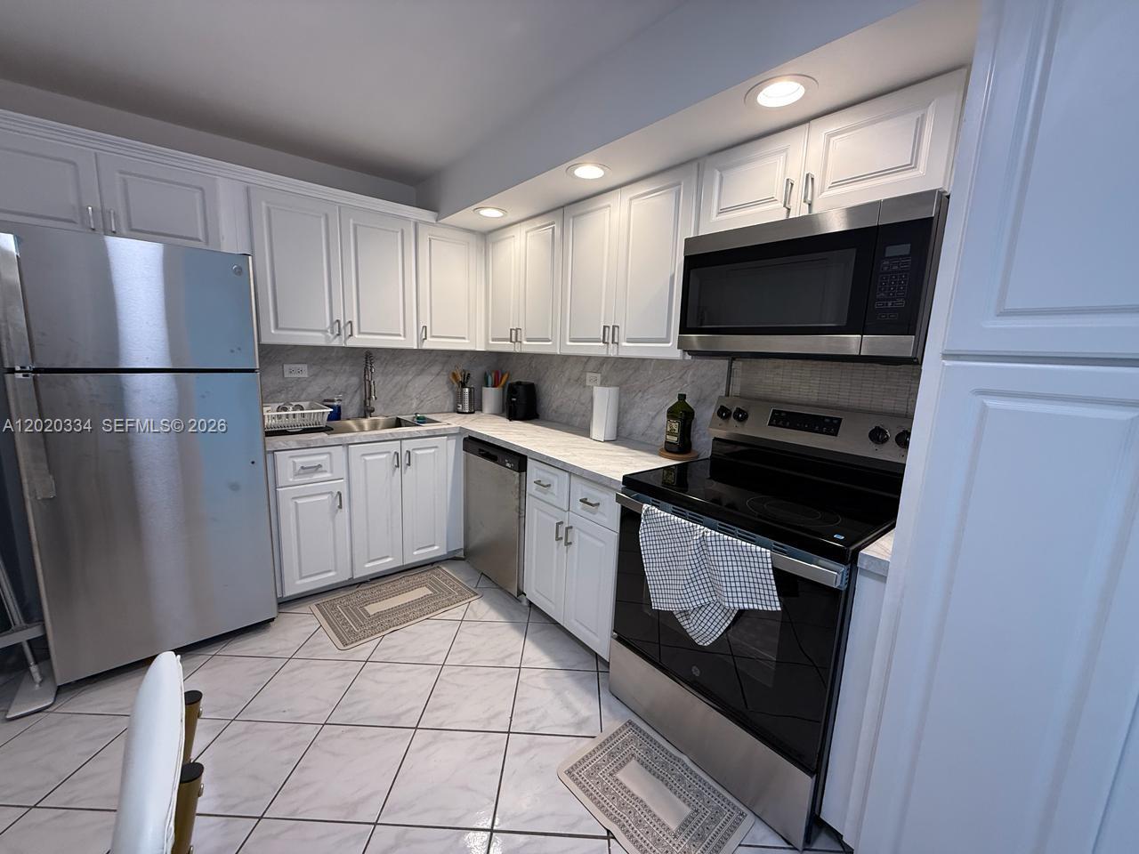 6039 Collins Ave # 1236