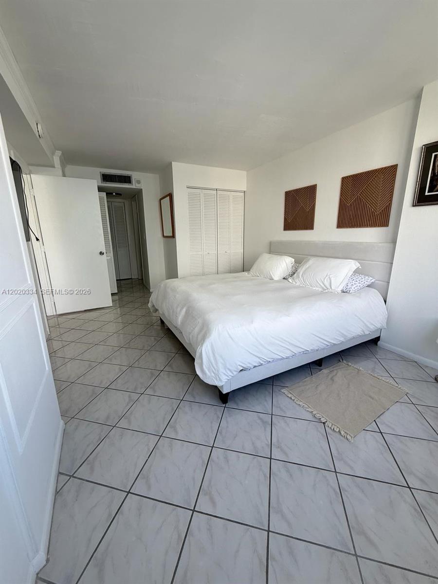 6039 Collins Ave # 1236