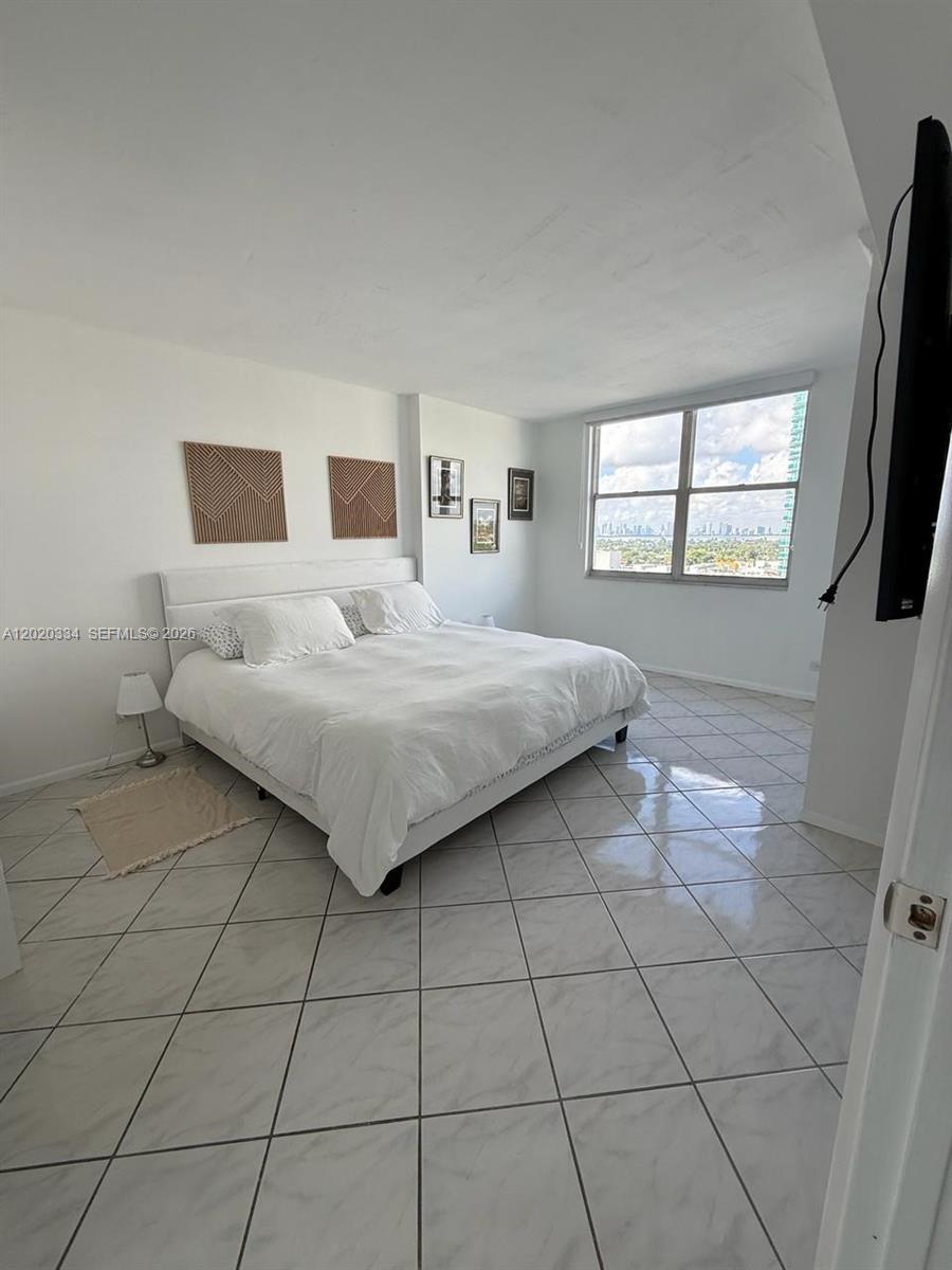 6039 Collins Ave # 1236