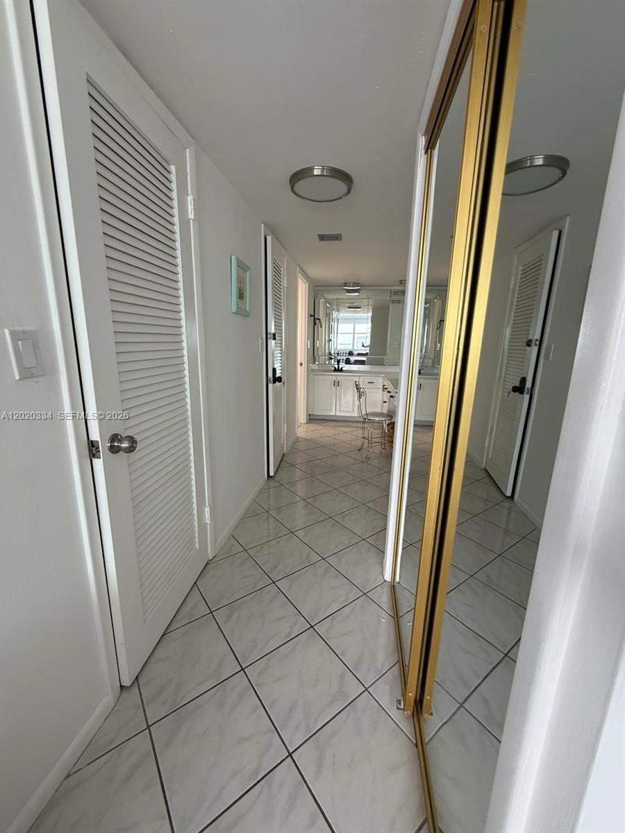 6039 Collins Ave # 1236