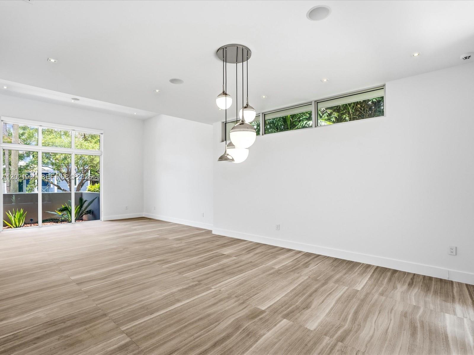 125 Hampton Ln