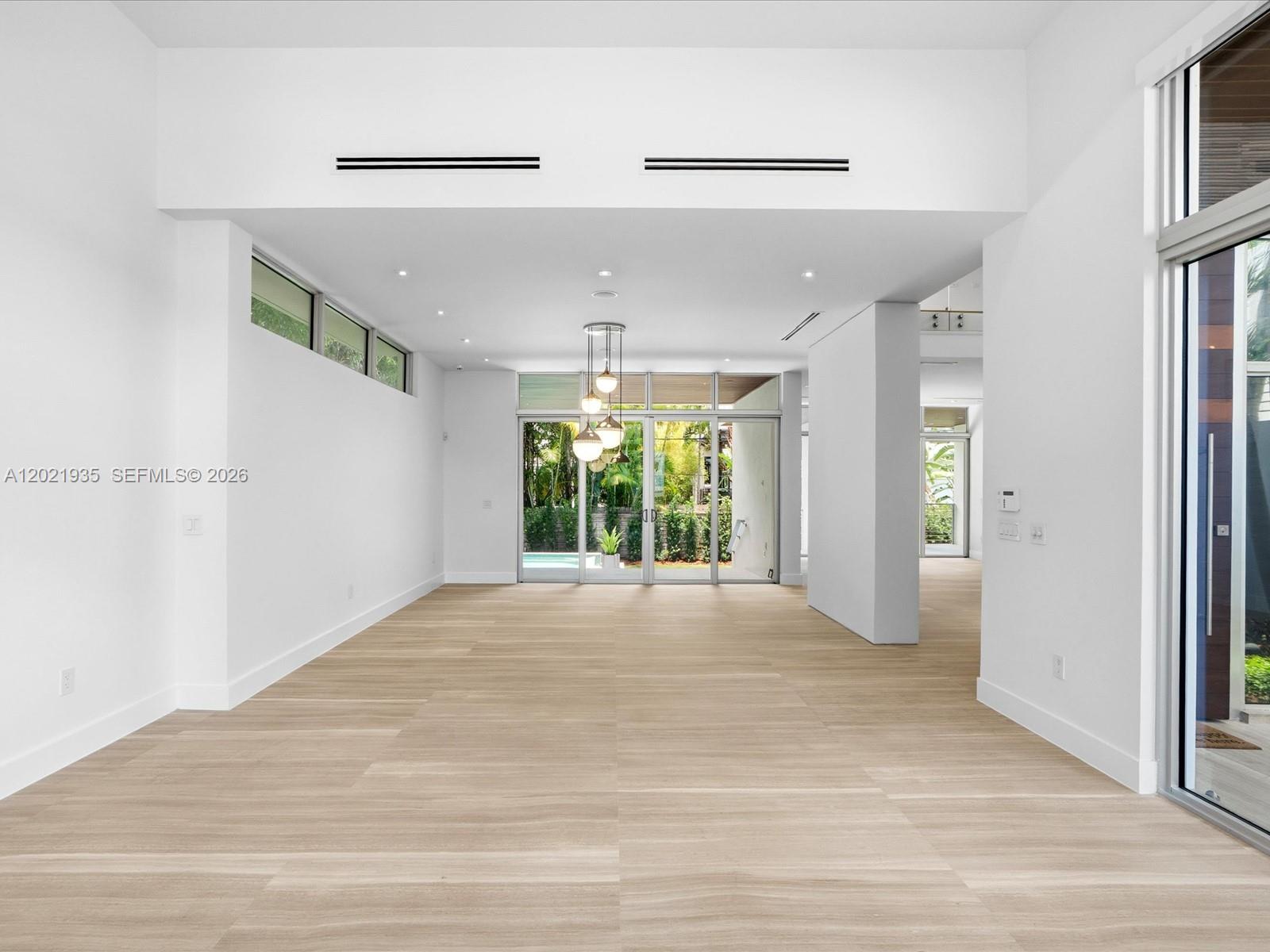 125 Hampton Ln