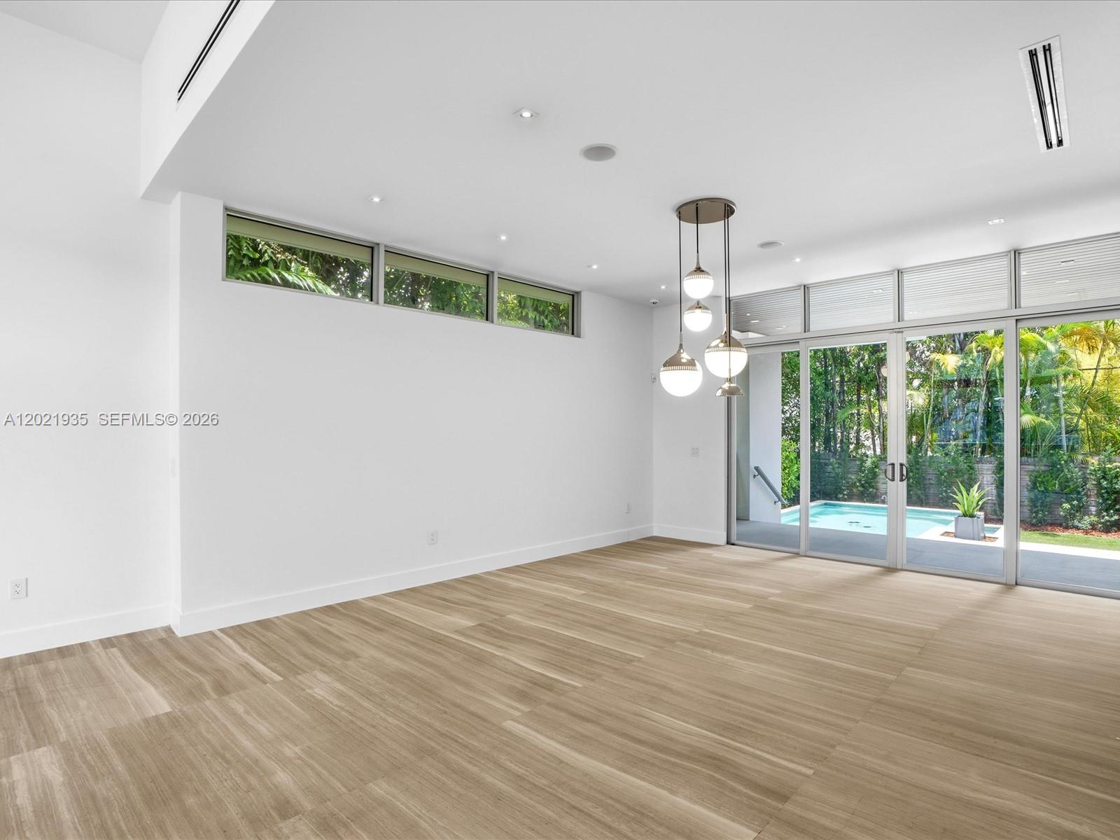 125 Hampton Ln