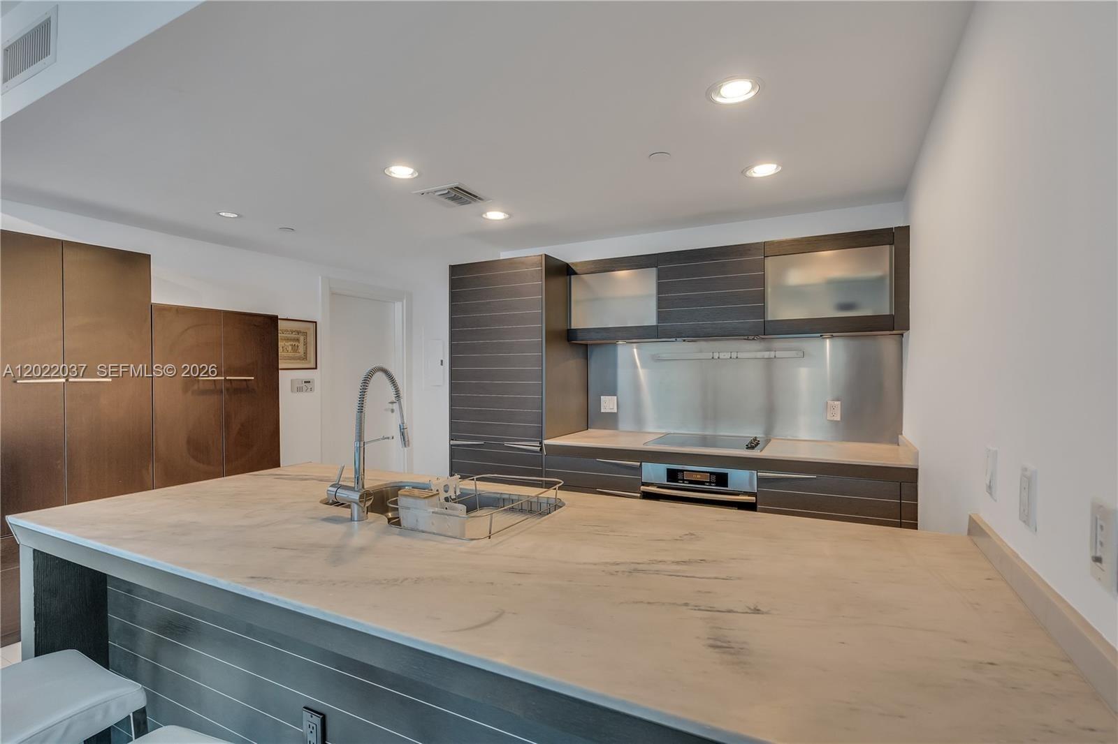 200 Biscayne Boulevard Way # 3911