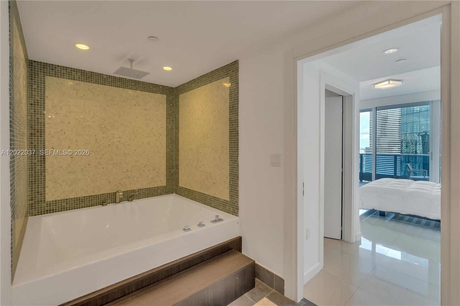 200 Biscayne Boulevard Way # 3911